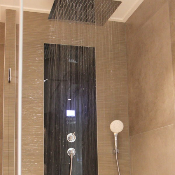 Upfall shower