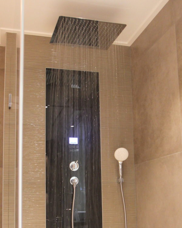 Upfall shower