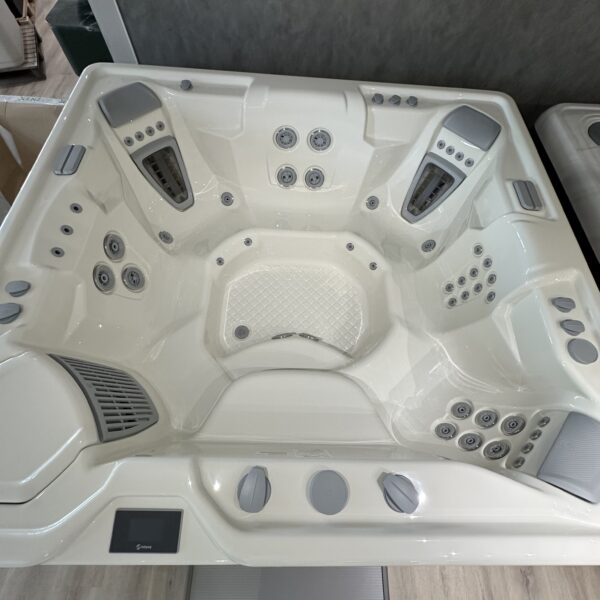 HotSpring Grandee 2025